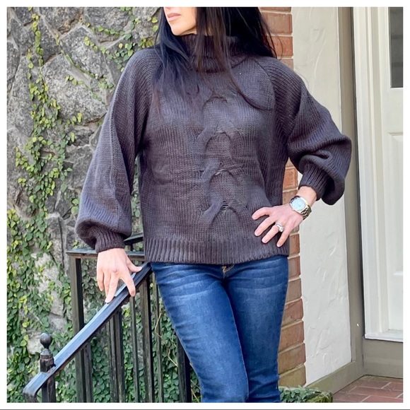 Chunky cable knit turtle neck sweater - Picture 8 of 9